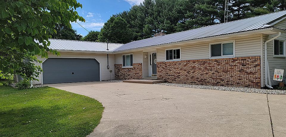 1st image of 135 Parker Ct
