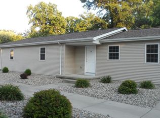 1713 10th St APT B, Charleston, IL 61920