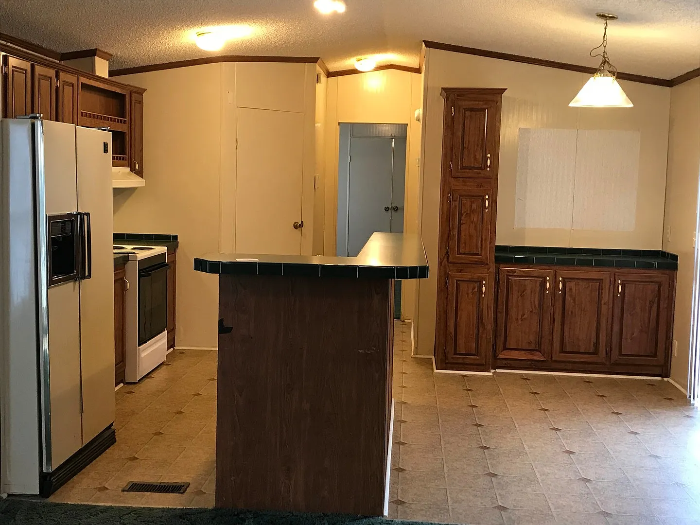 3 Bedroom 2 Bath Home For Rent Near Post! — Photo 3