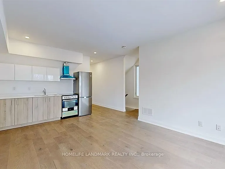 35 Persica St #LOWER — Photo 2