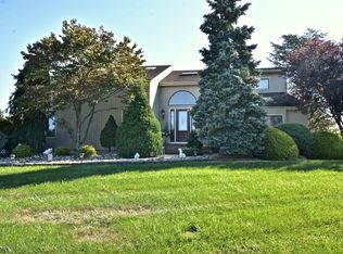 8 Redwood Ter, Flemington, NJ 08822