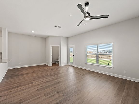 3rd image of 760 Carson Ln