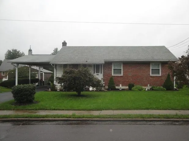 147 Berks St photo 1