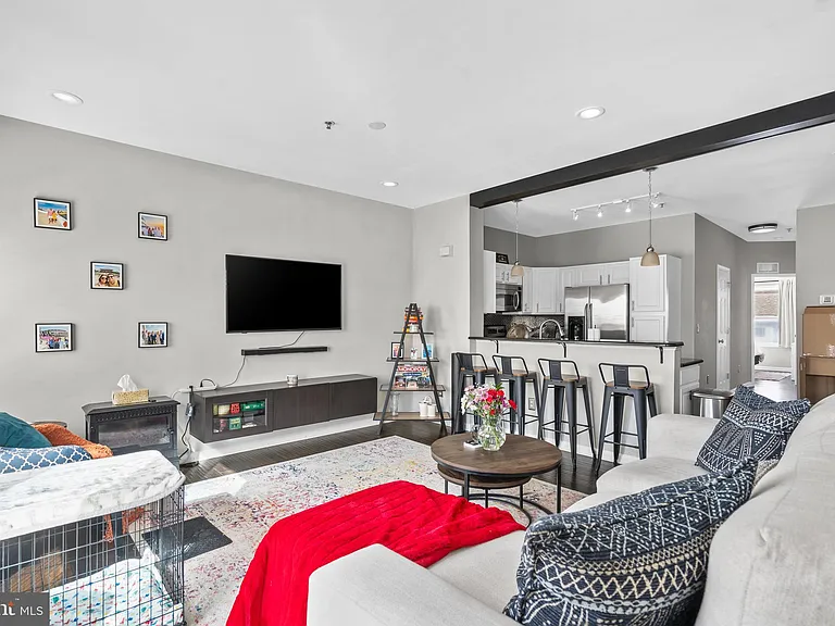 715 Brown St #B — Photo 5