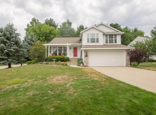 112 Marsh Trail Rd, Norton Shores, MI 49444