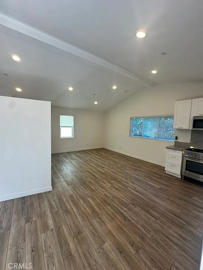 2 bed, 670 sqft, $2,800 — Photo 2