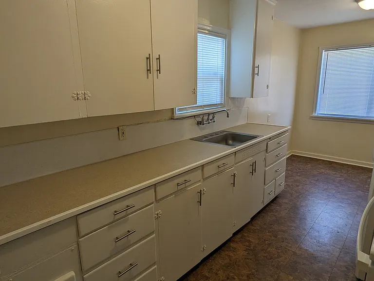 1066 Howard St SE — Photo 7
