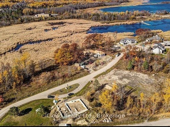 3rd image of 8 Swan Ln #56