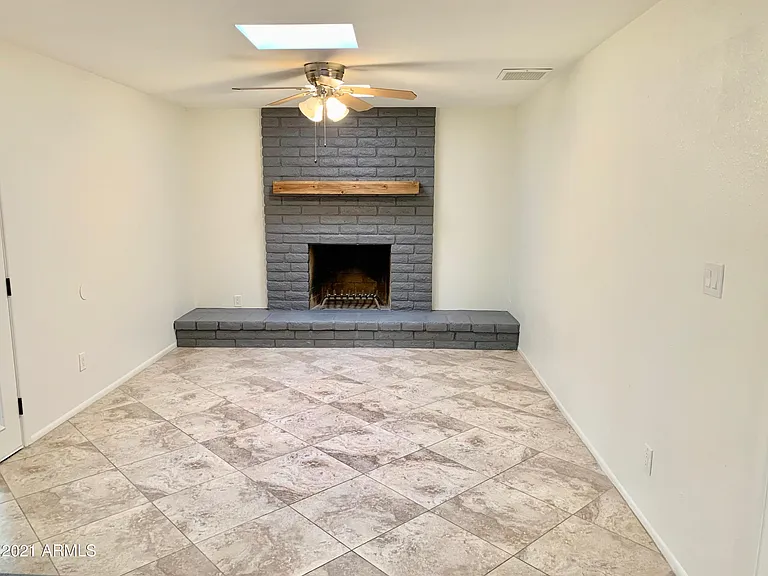 12442 N 36th Ave — Photo 3