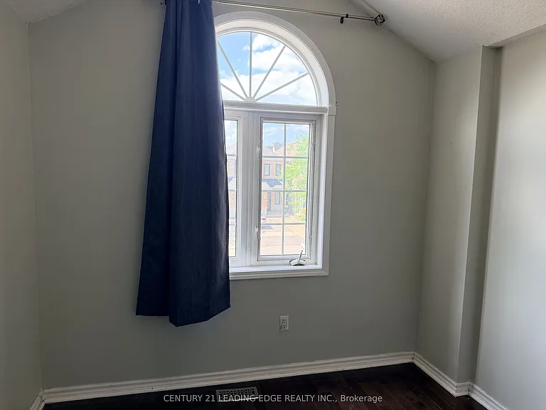 1553 Avonmore Sq — Photo 31