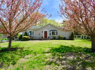 14 Wheat Path Rd W, Mount Sinai, NY 11766