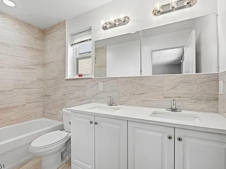 420 S 10th St #1 — Photo 10