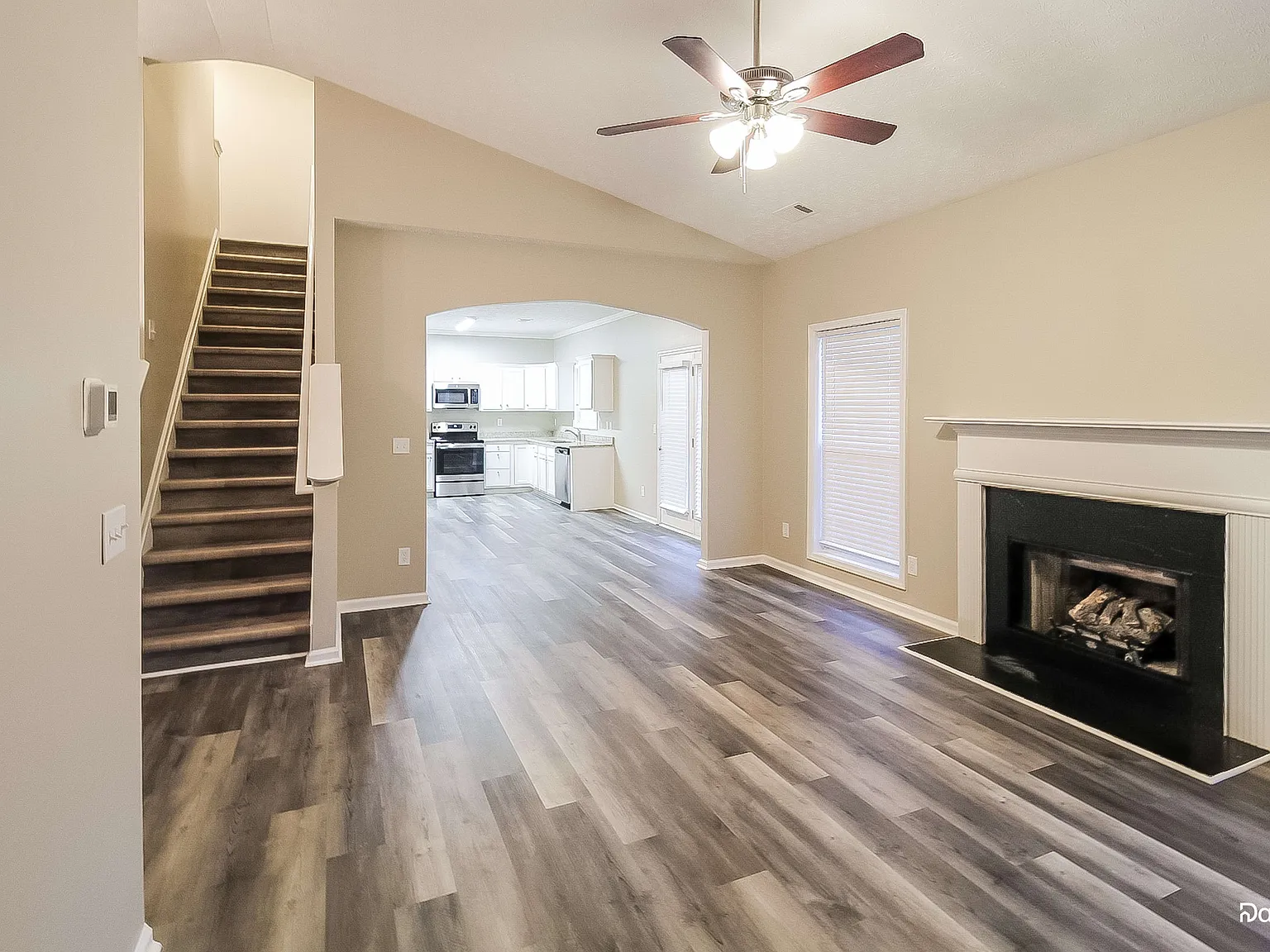 3 bed, 3.0 bath, 1651 sqft, $2,095 — Photo 4