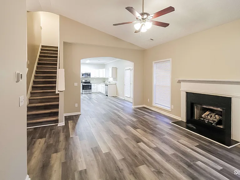 400 Clairidge Ln SW — Photo 4