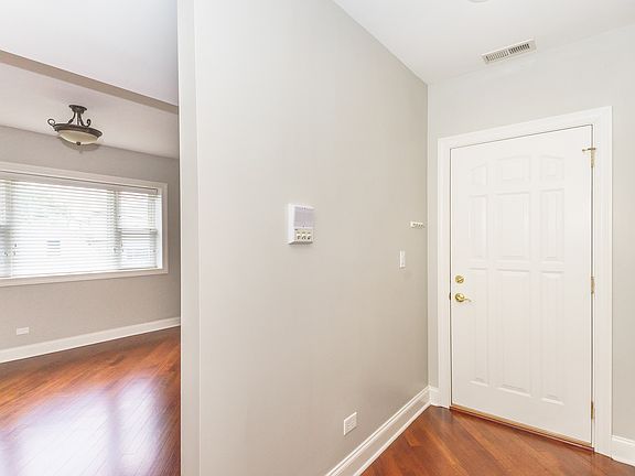 5th image of 3335 W Belle Plaine Ave APT 2A