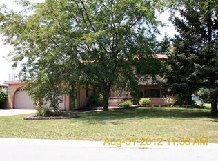 8912 Mathews St, Crown Point, IN 46307