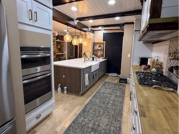 4594 Baker St, Philadelphia, PA 19127