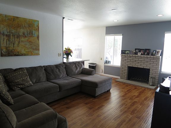 2nd image of 2584 Sierra Vista Ct