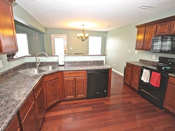 2nd image of 15479 Old Pond Cir