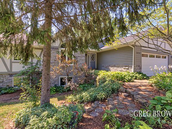 2nd image of 5979 Belinda Dr NE