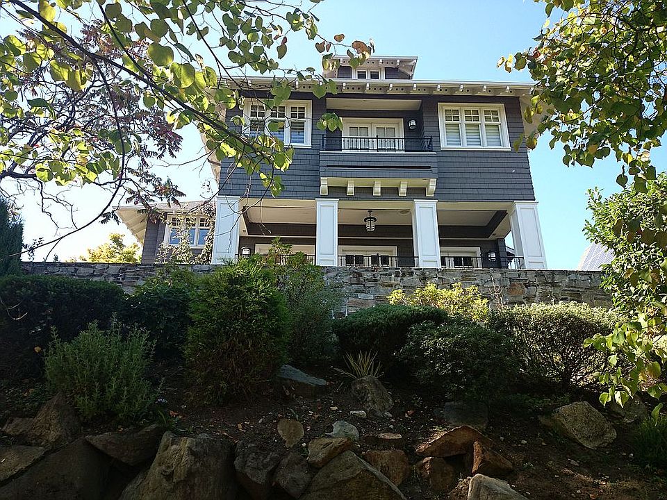 2nd image of 1221 22nd Ave E