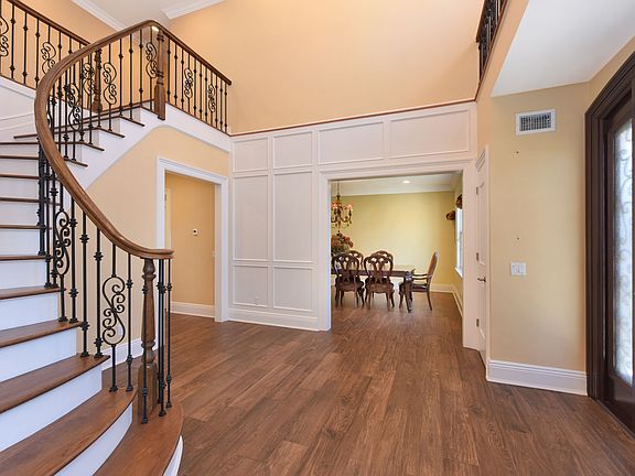 4th image of 167 Hendrickson Ave