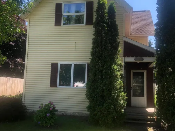 301 7th St, Manistee, MI 49660