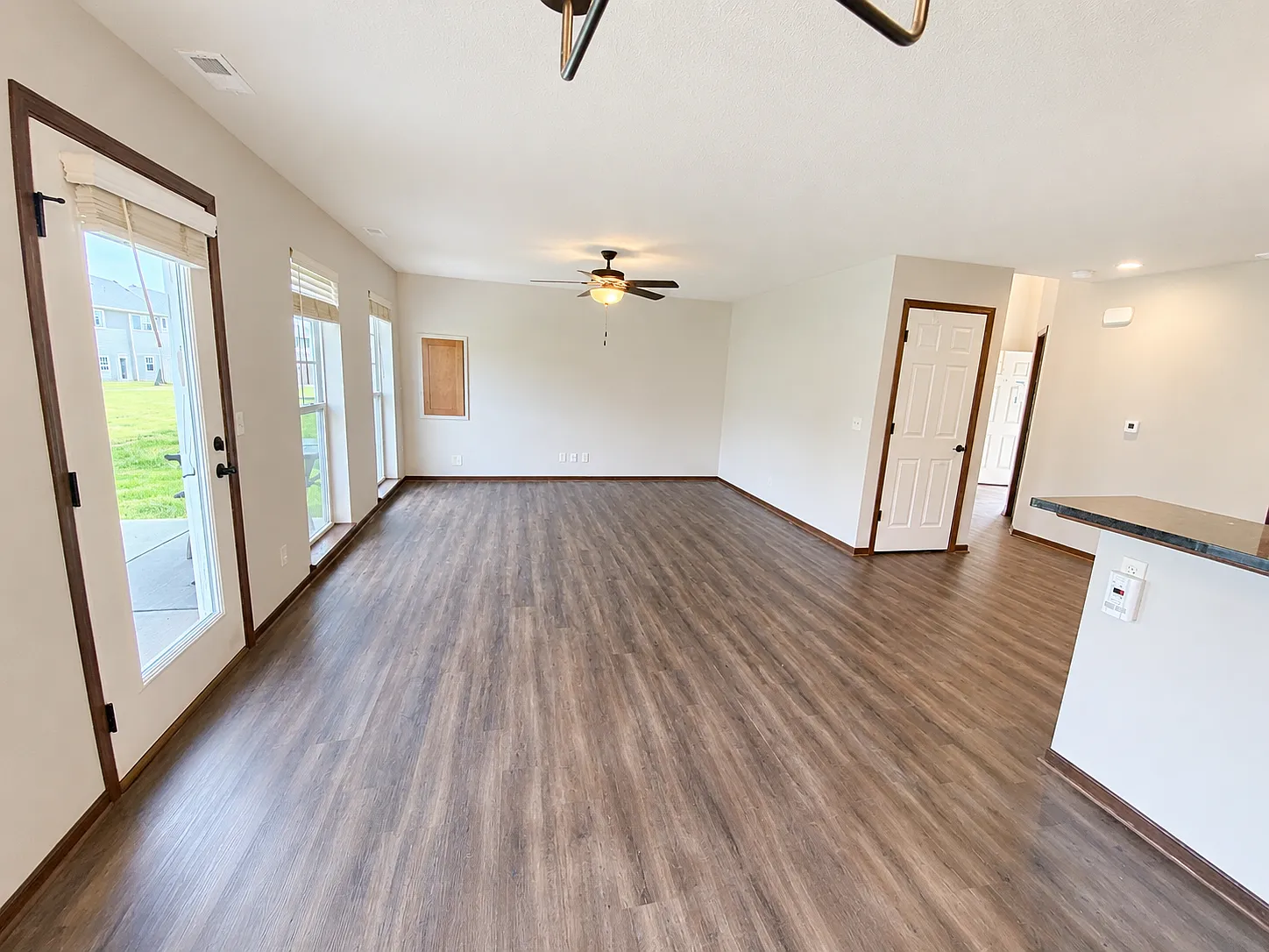 3 bed, 2.5 bath, 1739 sqft, $1,945 — Photo 2