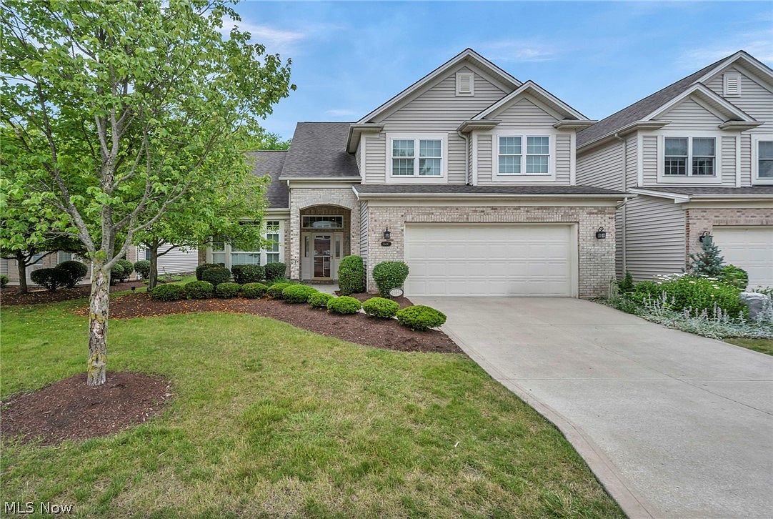 15447 Oak Hollow Ln, Strongsville, OH 44149 | Zillow