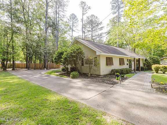 3rd image of 5247 Suffolk Cir