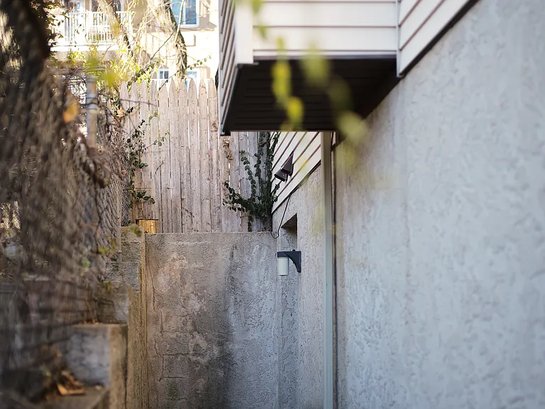 9 Manhattan Pl — Photo 16