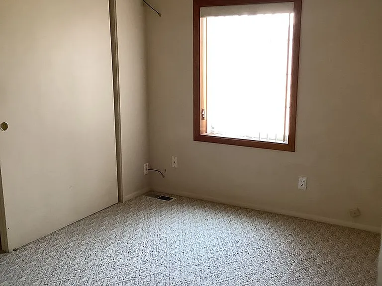 4640 Balsam Dr — Photo 7