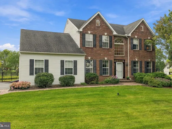 126 Crescent Dr, Chalfont, PA 18914