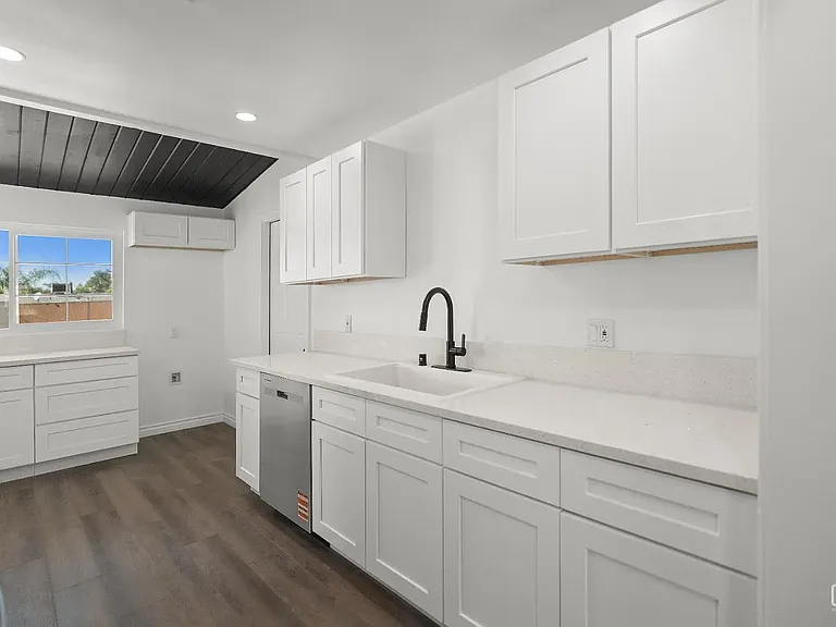 2904 Cornell St — Photo 11