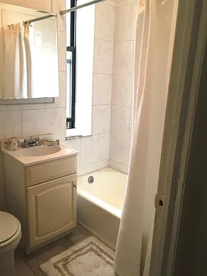 Rented by La Seven Inc. | media 25