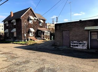 319 W 3rd St, Dover, OH 44622