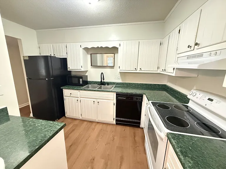 101 Ellen Dr — Photo 3