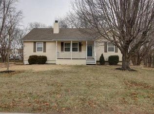702 NE Thames Dr, Lees Summit, MO 64086