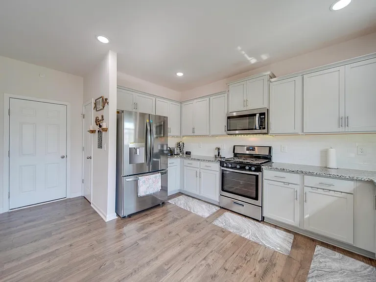 9609 Margrave Dr — Photo 24