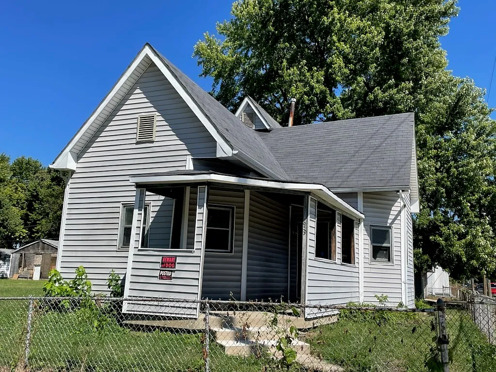 659 Warren Ave photo 1