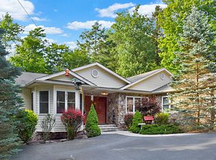 108 Ledgecrest Ct, Greentown, PA 18426