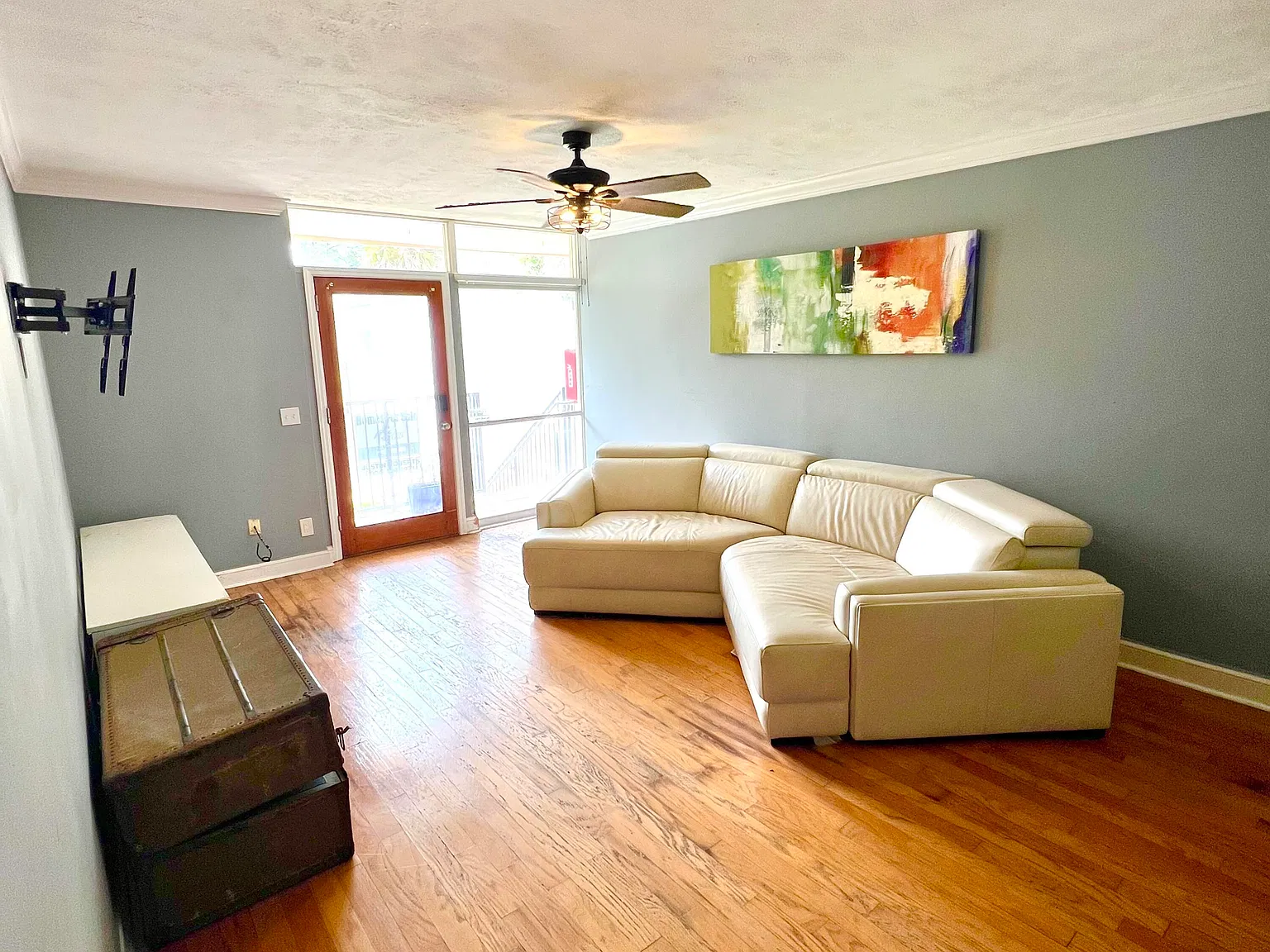 2 bed, 1.0 bath, 824 sqft, $1,200 — Photo 4