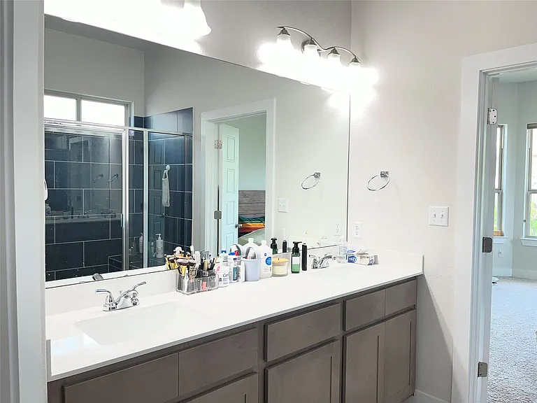 4420 Kings Cross Rd — Photo 4