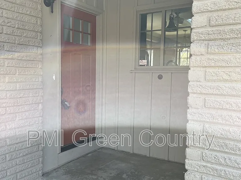 5428 E 25th Pl — Photo 2