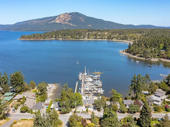 10915 Deep Cove Rd, North Saanich, BC V8L 5P9