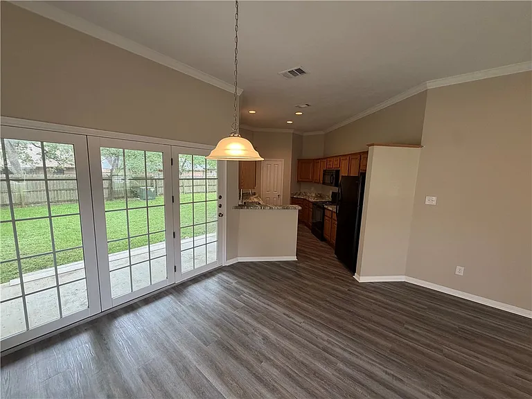 1208 Bayou Woods Dr — Photo 7
