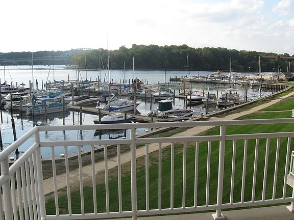 4th image of 2 Owens Landing Ct #B