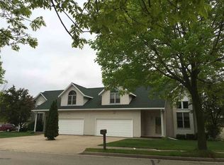 301 Lom St #A, Combined Locks, WI 54113