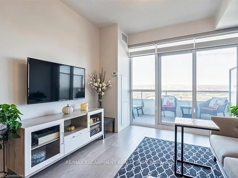 2093 Fairview St #1910 — Photo 6