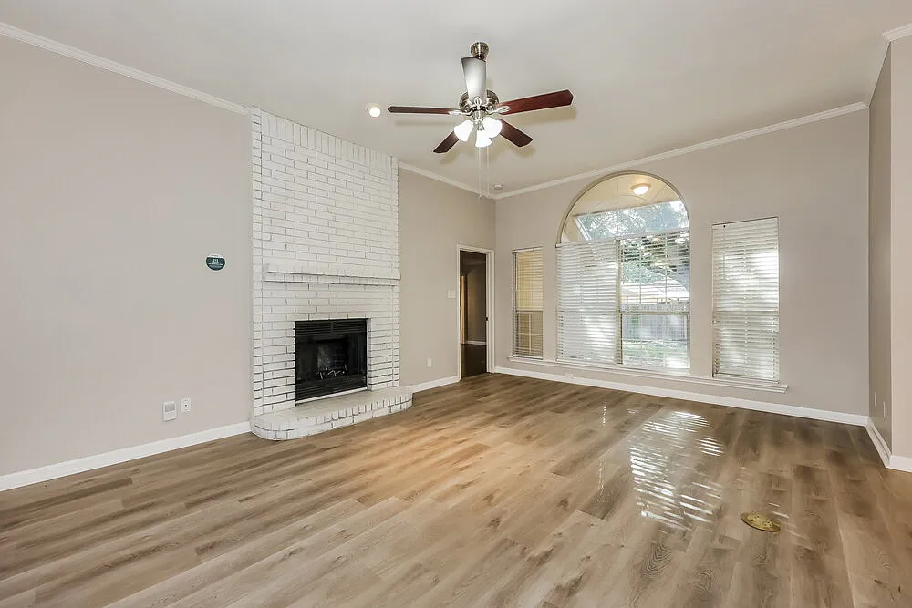 3 bed, 2.0 bath, 1699 sqft, $2,110 — Photo 3